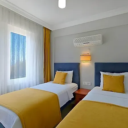 Goldlion Hotell 3*