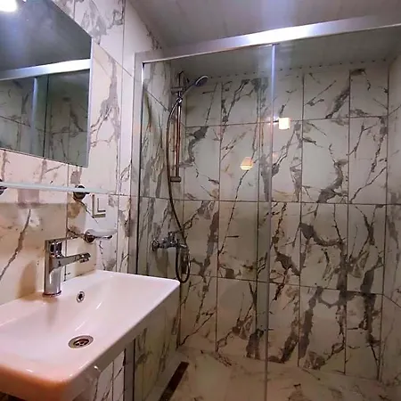 Goldlion Hotell 3*